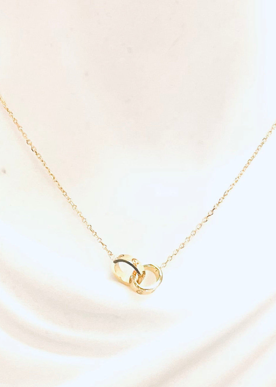 Julia Capri Classic Interlocking Circles Pendant