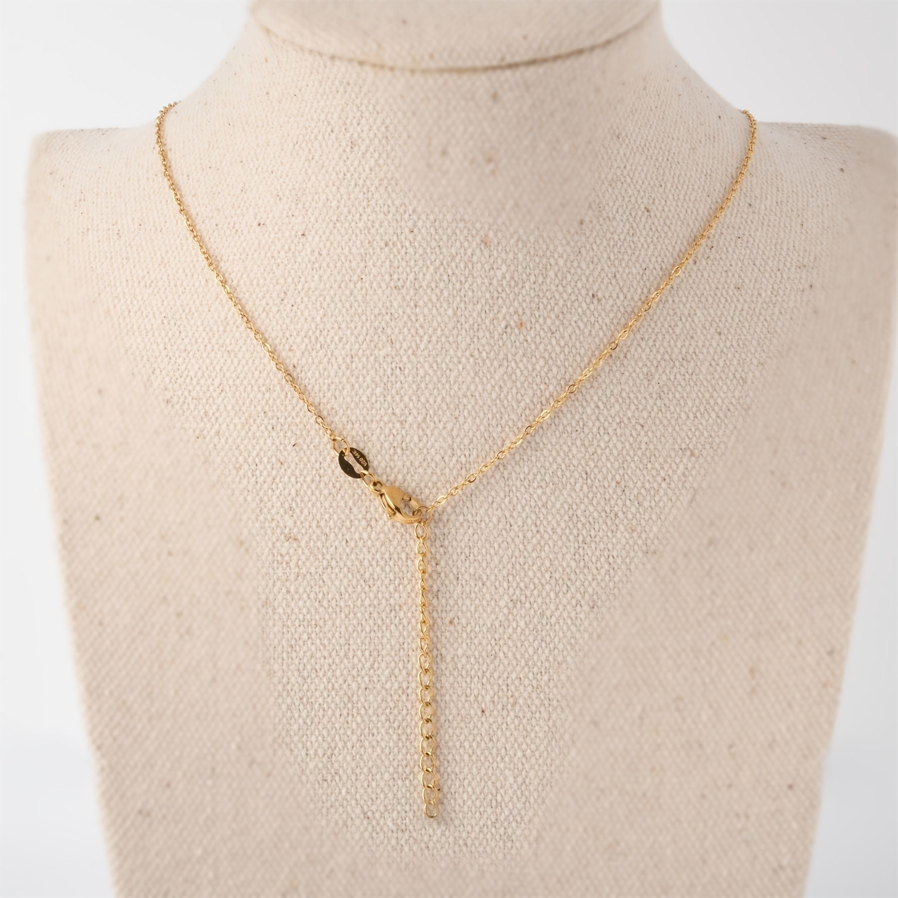 Simple Flower Shape Pendant Necklace Inlaid Shiny Zircon 18K Gold